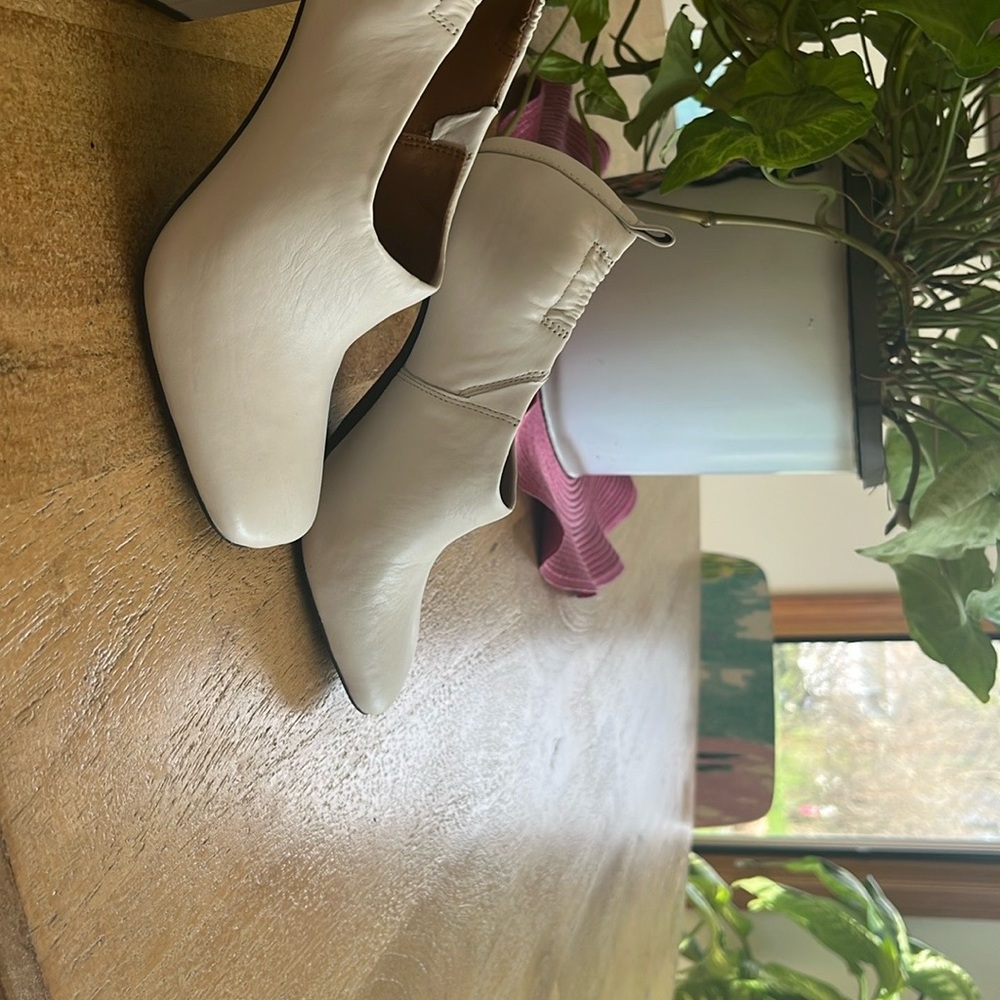 Women's White Leather Shoes never worn - Picture 4 of 5